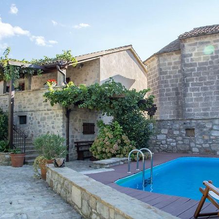 Holiday Homes Poli Svetega Antona Gracisce Luaran gambar