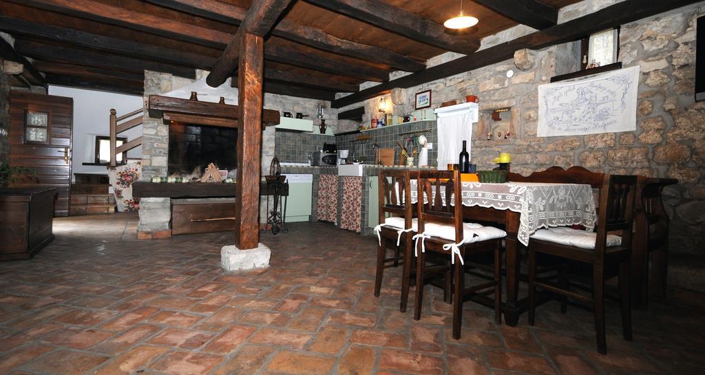 Holiday Homes Poli Svetega Antona Gracisce Luaran gambar