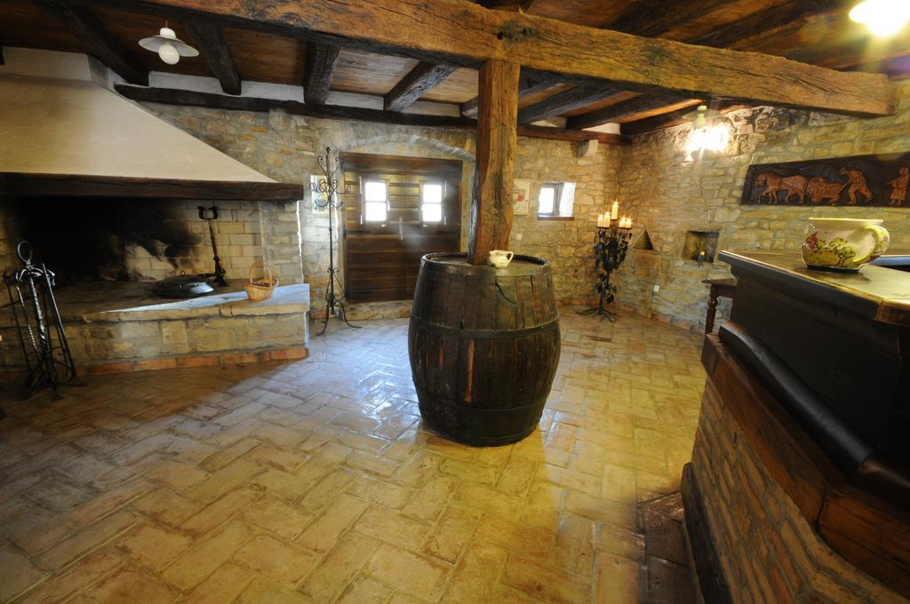 Holiday Homes Poli Svetega Antona Gracisce Luaran gambar