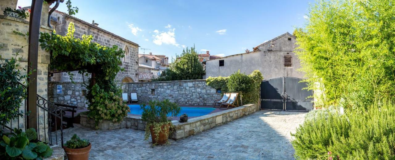 Holiday Homes Poli Svetega Antona Gracisce Luaran gambar