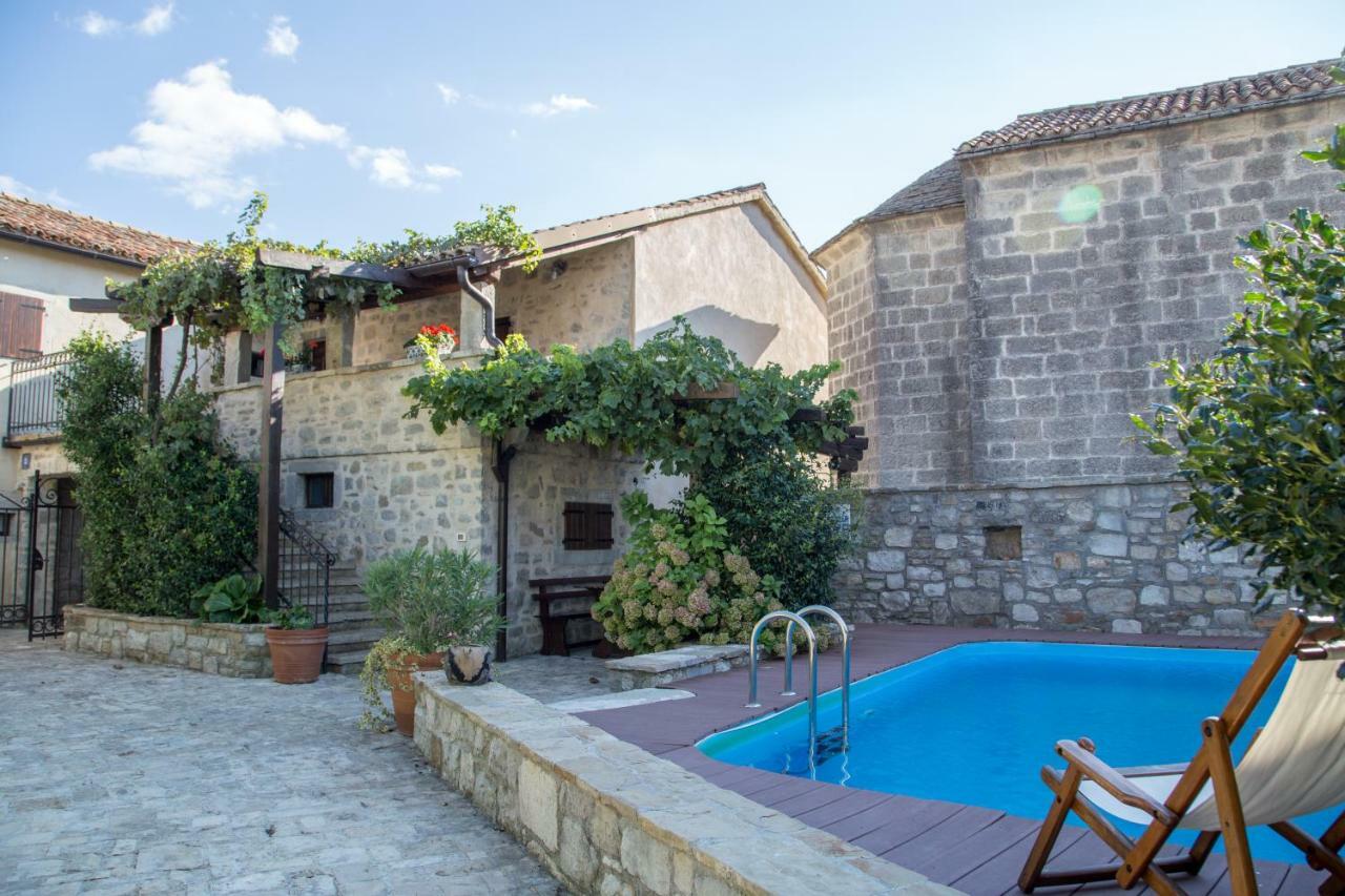 Holiday Homes Poli Svetega Antona Gracisce Luaran gambar
