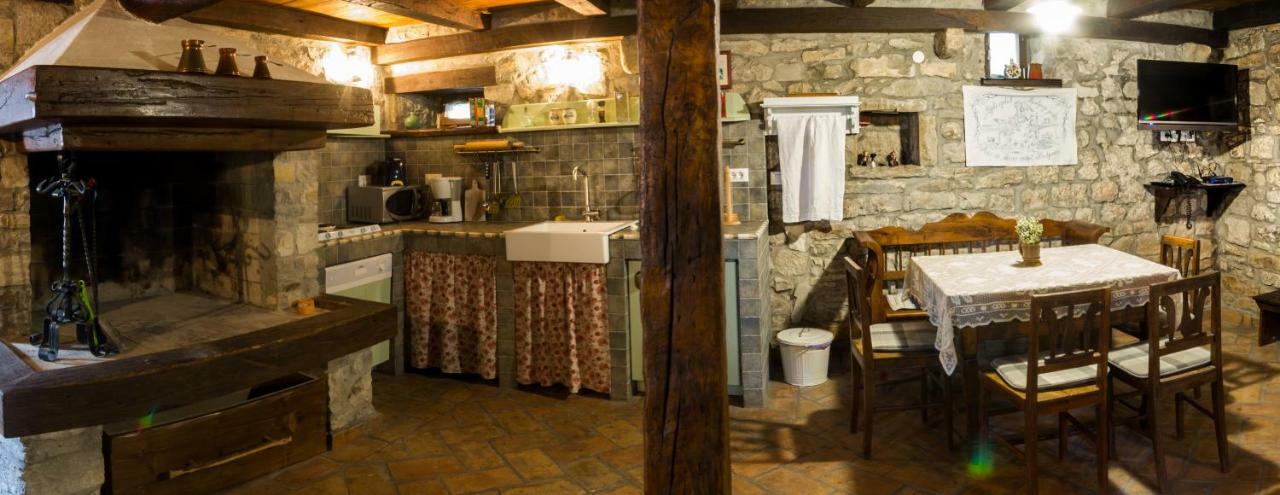 Holiday Homes Poli Svetega Antona Gracisce Luaran gambar