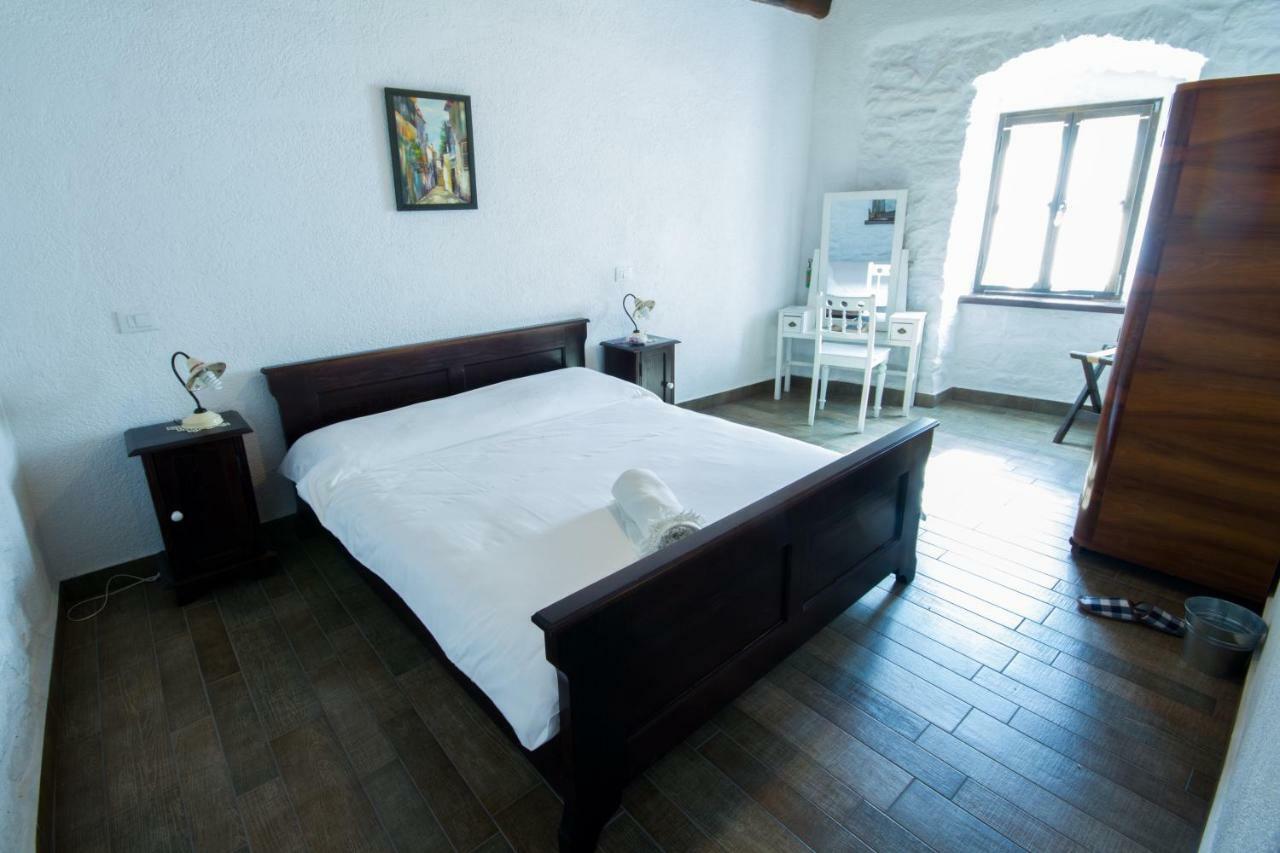 Holiday Homes Poli Svetega Antona Gracisce Luaran gambar